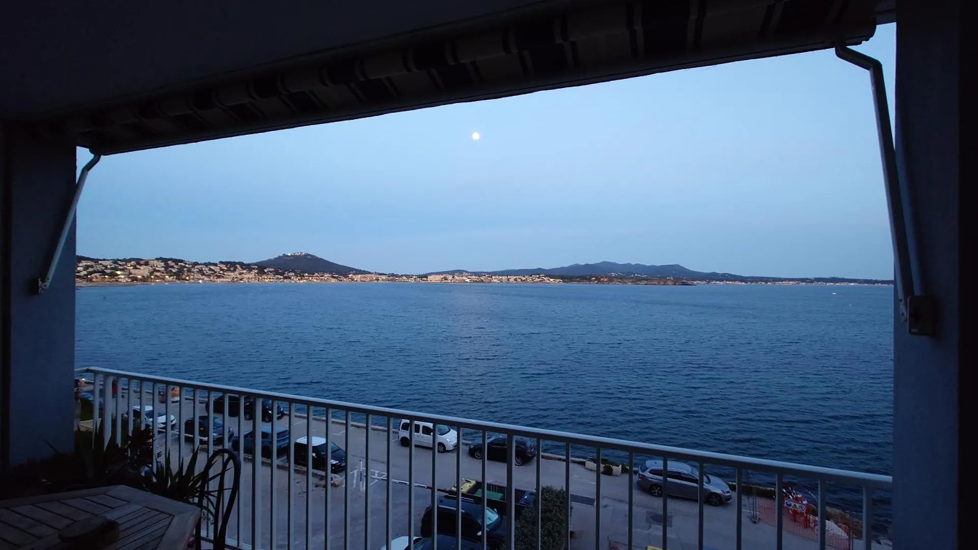 Sanary Bay View Apartment